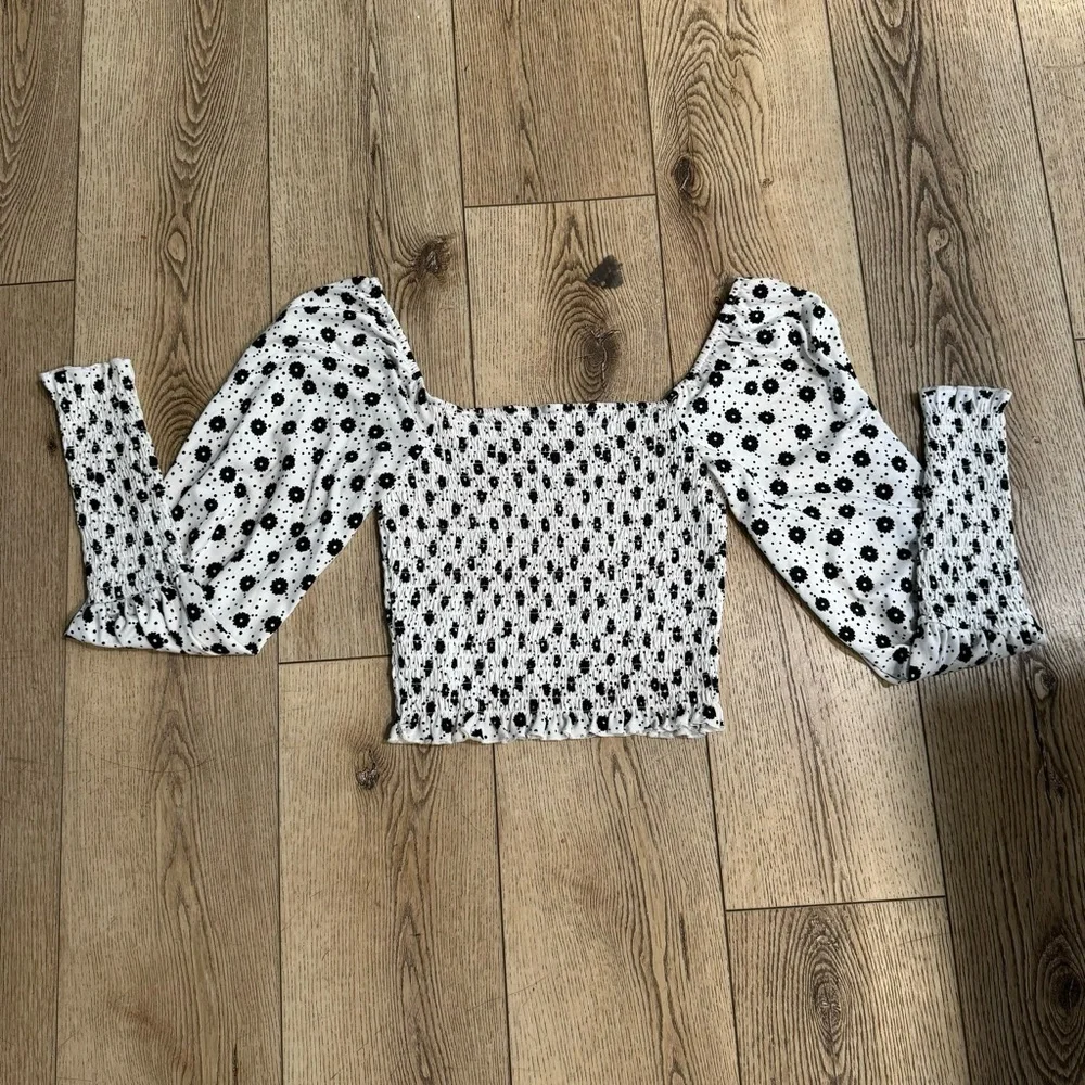 Mi Ami white polka dot flowered stretchy crop top with long sleeves, M. - Picture 7 of 9